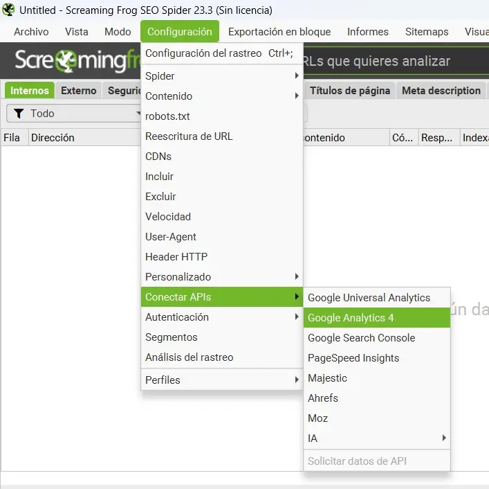 Interfaz de Screaming Frog SEO Spider mostrando el menú para conectar la API de Google Search Console desde la pestaña Configuración.