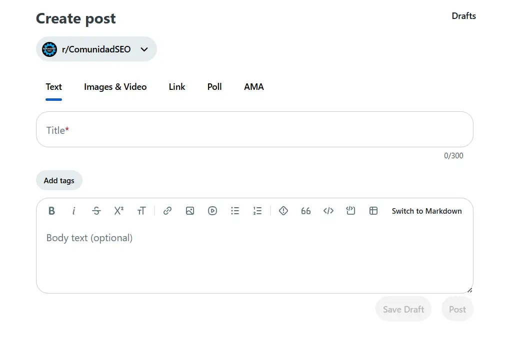 Formulario de creación de posts en Reddit dentro del subreddit r/ComunidadSEO, mostrando las pestañas de texto, imágenes, enlaces, encuestas y AMA con el editor de formato visual.